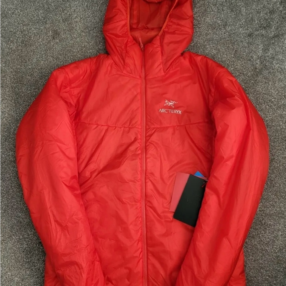 New with tags. Arcteryx Nuclei jacket . Color is Dynasty , size is XL.